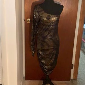 One sleeve gold dress